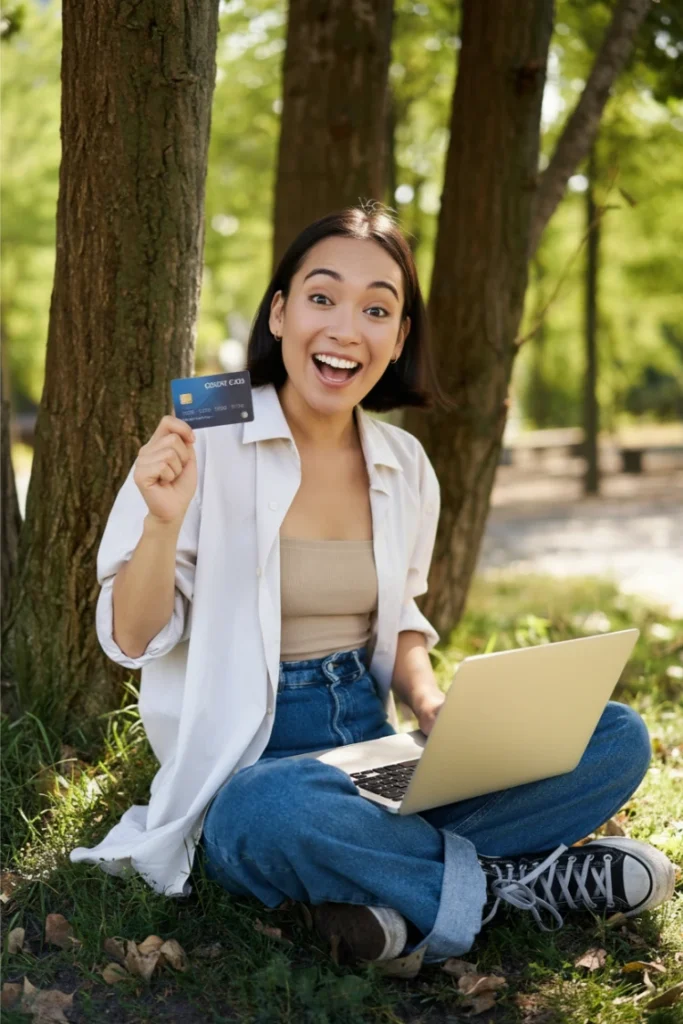 Étudiante entrain de payer les frais d'inscription pour commencer ses études à l'école des leaders en management, informatique et commerce en France